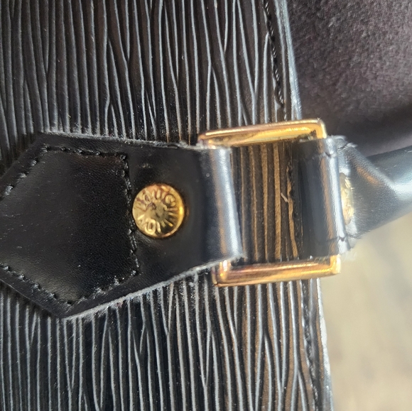 Louis Vuitton epi triangle long clutch - Picture 5 of 14